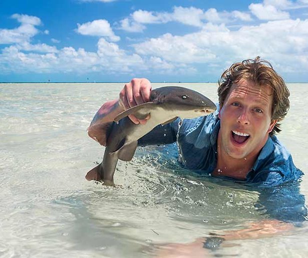 Freek Vonk bijna helemaal bloot 