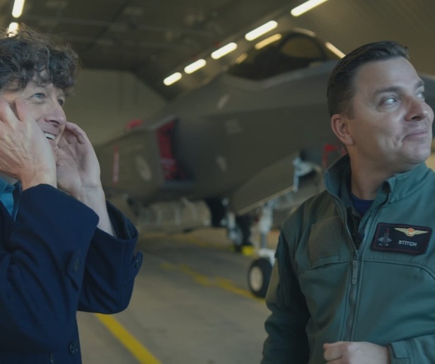 F-35: Onder Trumps Vleugels onderzoekt geavanceerde toestellen en de macht van de Amerikanen