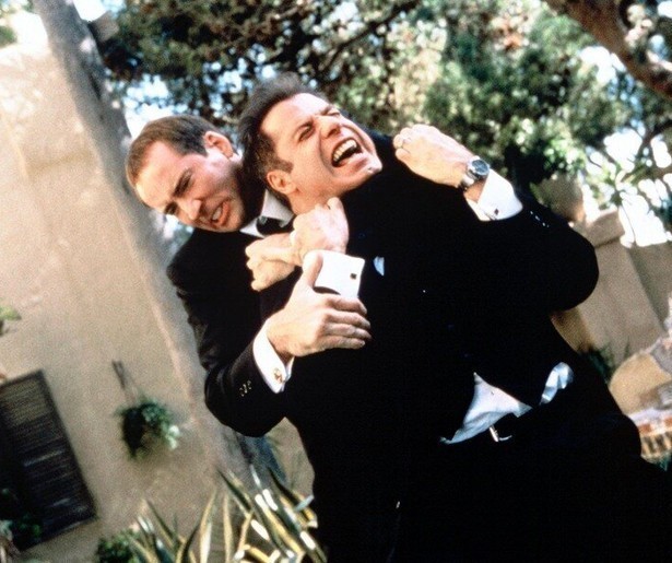 Travolta en Cage ruilen van gezicht in Face/Off