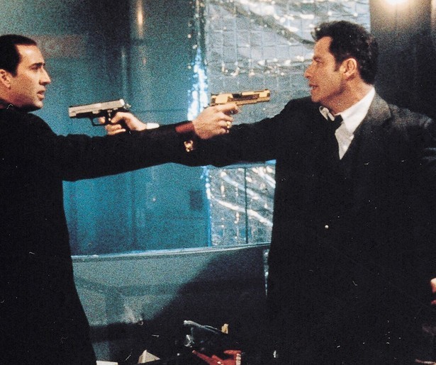 Nicolas Cage neemt de gedaante van John Travolta aan in Face/Off