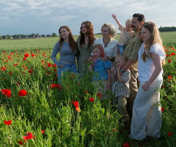 Een Huis Vol-ster Simon Bal eert nichtjes met emotionele tatoeage: 'Het leven liep anders dan gepland'