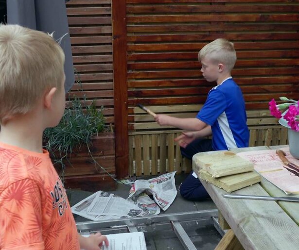 Gerdien Blom trommelt het hele gezin op voor een opfrisbeurt van het huis in Een Huis Vol
