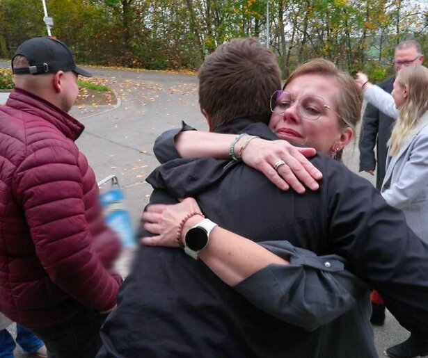 Quinten en Caresse gaan terug naar Nederland in Een Huis Vol Emigreert