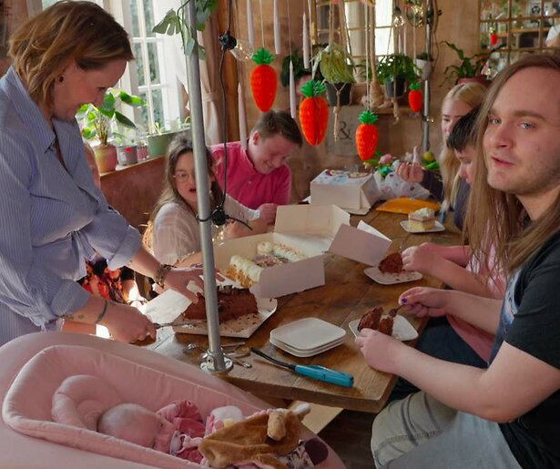 Vinenzo Wildeman blaast 21 kaarsjes uit in Een Huis Vol