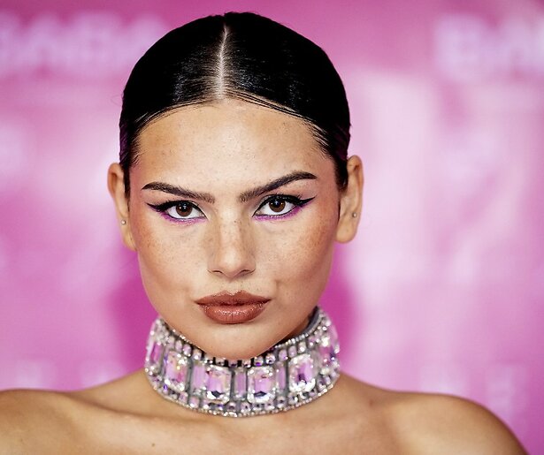 Patricia Paay gaat Famke Louise roasten