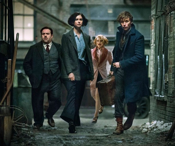 Eddie Redmayne zet per ongelijk heel New York op z'n kop in Fantastic Beasts and Where to Find Them