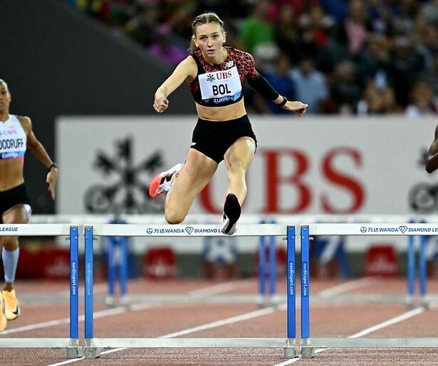 Femke Bol gaat voor goud tijdens de 400 meter horden voor vrouwen