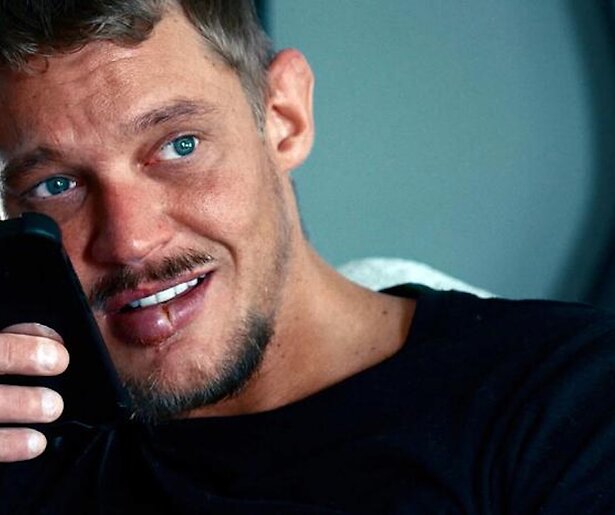 Sascha Visser reageert in Pauw & De Wit op alle kritiek over docu Ferry Doedens: 'We gaan geen grenzen over'