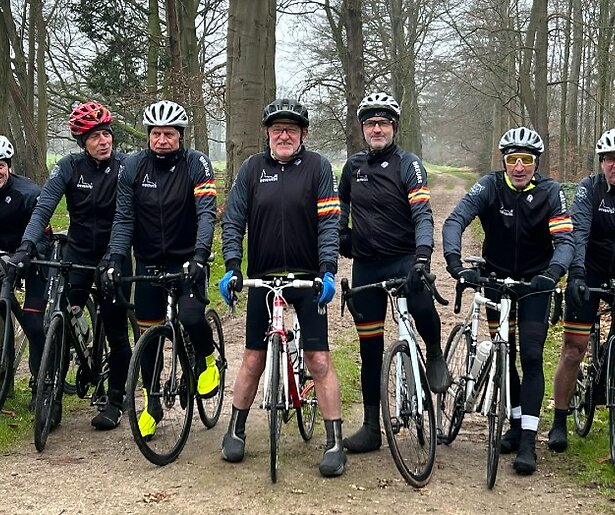 MAX komt met serie over wielerclubs