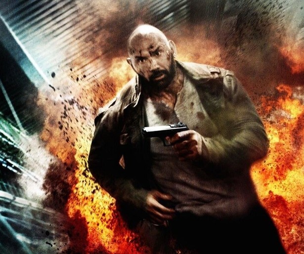 Dave Bautista beukt terroristen in elkaar in Final Score