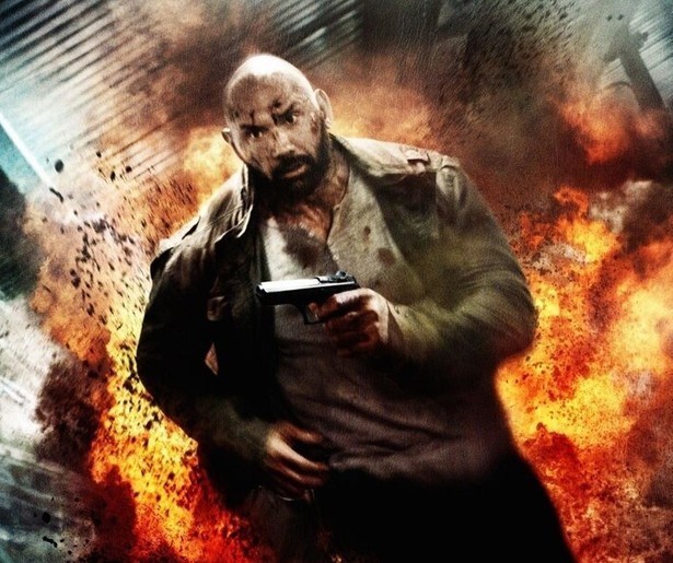 Dave Bautista beukt terroristen in elkaar in Final Score
