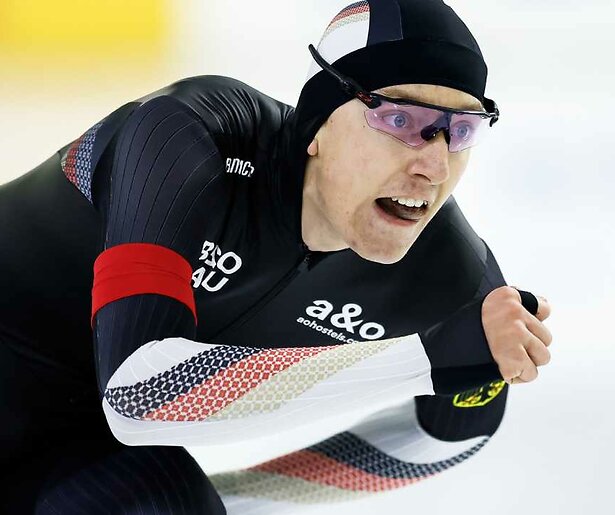 De laatste wereldbeker van dit schaatsseizoen gaat van start in het Duitse Inzell
