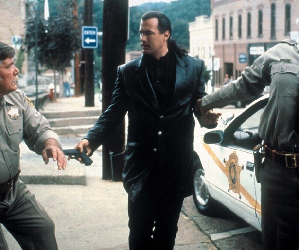 Potje matten met Steven Seagal in Fire Down Below