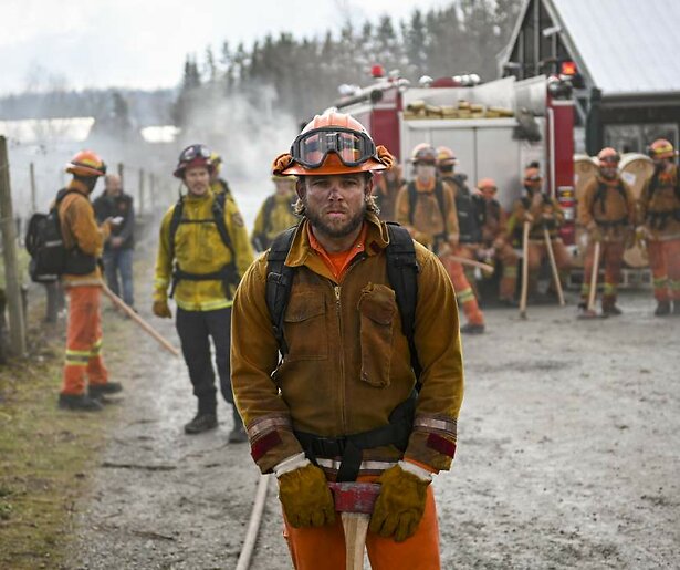 Max Thieriot moet zichzelf in toom houden in nieuwe aflevering Fire Country