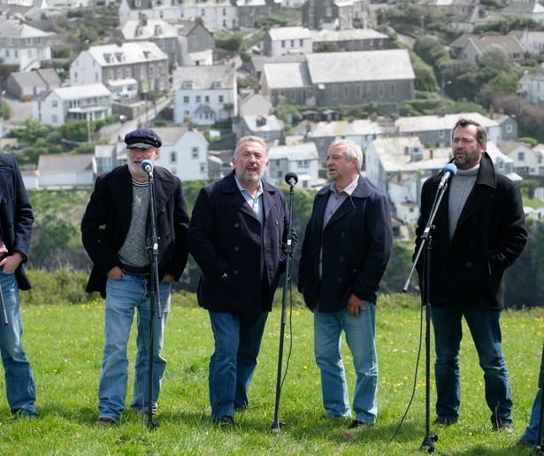 Met een visserskoor de hitlijsten bestormen