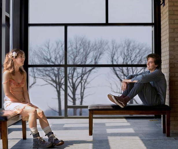 Cole Sprouse en Haley Lu Richardson mogen elkaar niet aanraken in Five Feet Apart