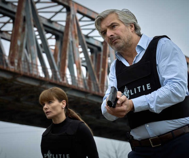 Wolfs en Eva onderzoeken de dood van Indiase student