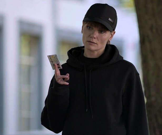 Eva en Wolfs krijgen een bijzondere logé in Flikken Maastricht