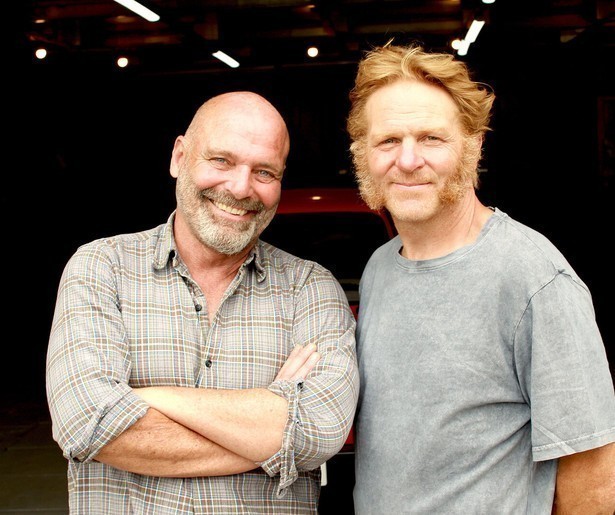 Will Trickett en Gus Gregory sleutelen erop los in derde seizoen Flipping Bangers