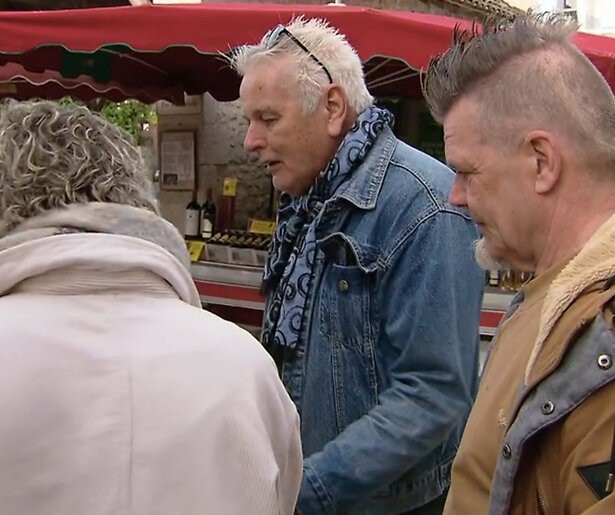 Hans flirt erop los in B&B Vol Liefde