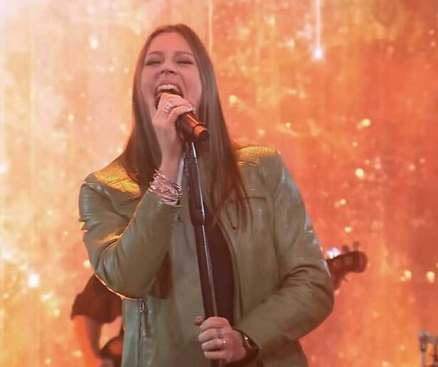 De TV van gisteren: Floor Jansen blaast iedereen omver met rocknummer in Als IK het Zing