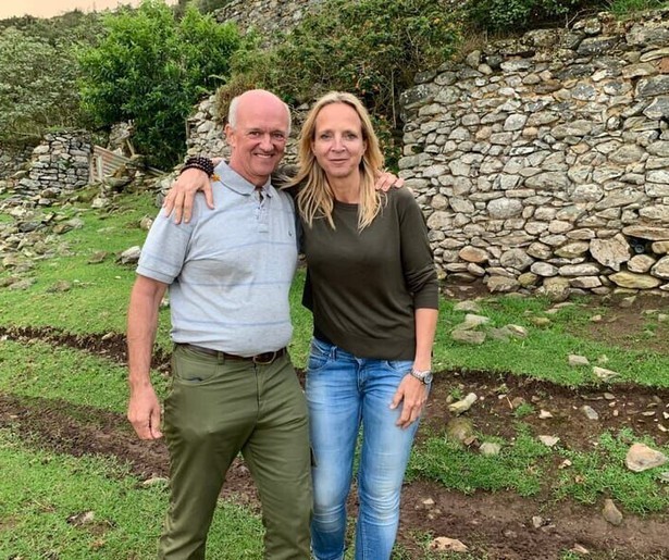 Floortje Dessing reist af naar het afgelegen Sint-Helena in Floortje Terug naar het Einde van de Wereld