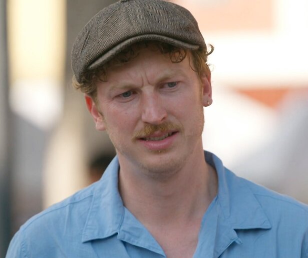 Alle keren dat Fons Hendriks zich 'versprak' in Wie Is de Mol? 2024 