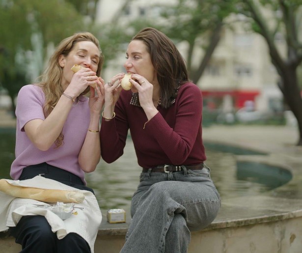 Elise en Nina van start met eigen programma Chickslovefood on Tour