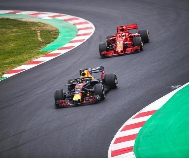 Max Verstappen krijgt het moeilijk in Qatar