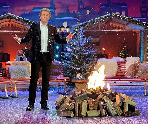 Corona nekt kerstspecial All You Need Is Love