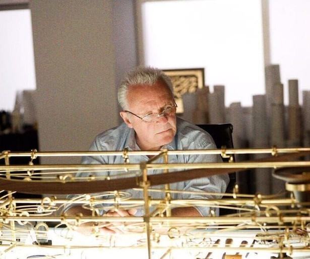 Anthony Hopkins doet nogal rare dingen in thriller Fracture