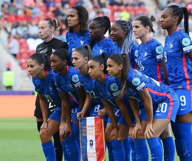 Welk land plaatst zich voor de finale van het EK Vrouwenvoetbal 2022?