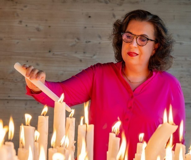 Francis van Broekhuizen gaat op pelgrimstocht in nieuwe serie Francis naar Lourdes