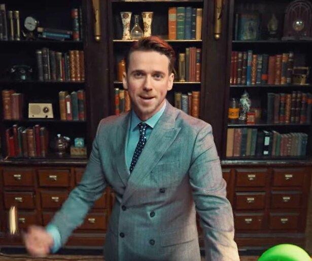 Lachen, bieden en heel veel smerige opdrachten: Frank’s Veiling komt naar Prime Video