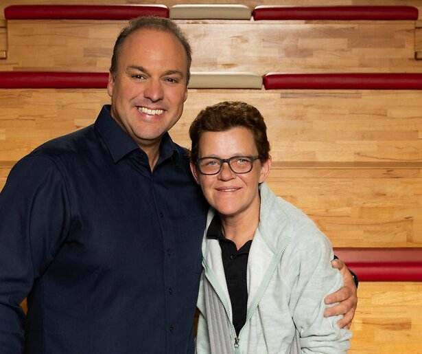 Frans Bauer helpt laaggeletterden in Leven Zonder Letters: 'Het gaat mij aan het hart'