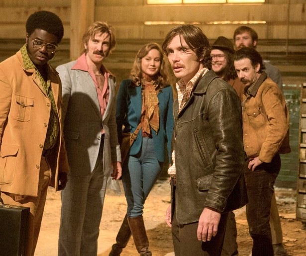 Brie Larson moet een lastig klusje zien te klaren in Free Fire