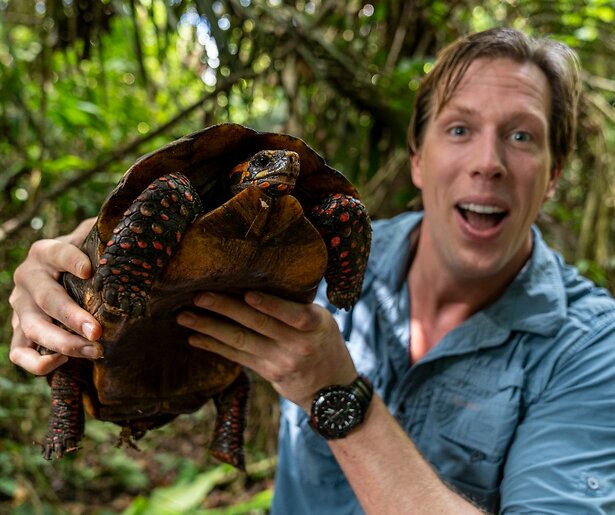 Freek Vonk gaat langs bij B&B Vol Liefde-Mirjam in Afrika