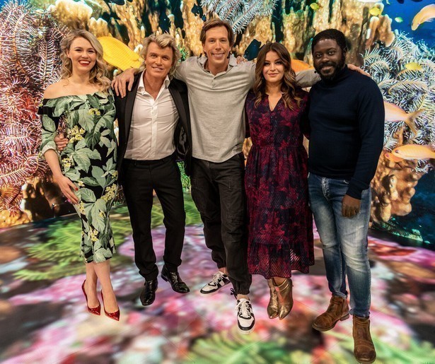 Freek Vonk duikt onder water in Freeks Saturday Night Safari 