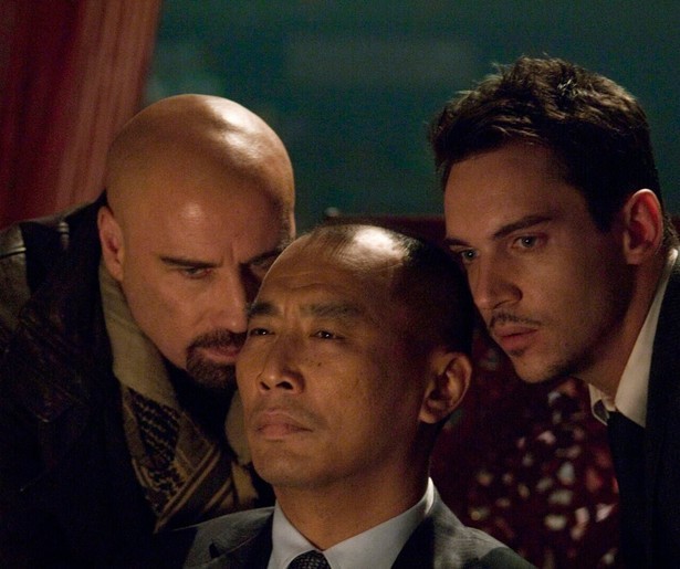 John Travolta moet de fijne kneepjes van het vak overbrengen in From Paris with Love