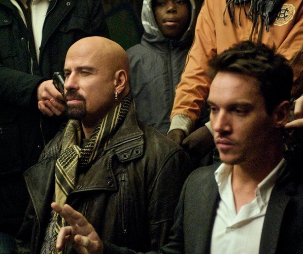 John Travolta weet de verwachtingen van Jonathan Rhys Meyers niet waar te maken in From Paris with Love