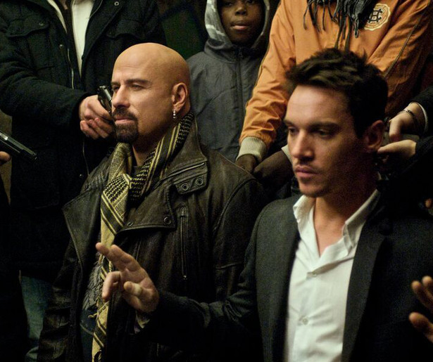 John Travolta is niet een al te best voorbeeld in From Paris with Love