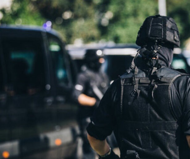 De échte politieverhalen in Frontline Police