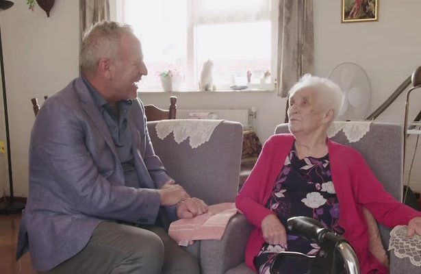 Videosnack: Gordon en Koelkast Corrie in 100 Jaar Jong
