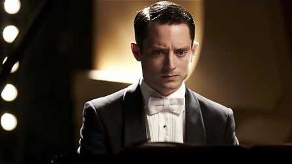 Elijah Wood moet spelen voor zijn leven Elijah Wood moet spelen voor zijn leven
