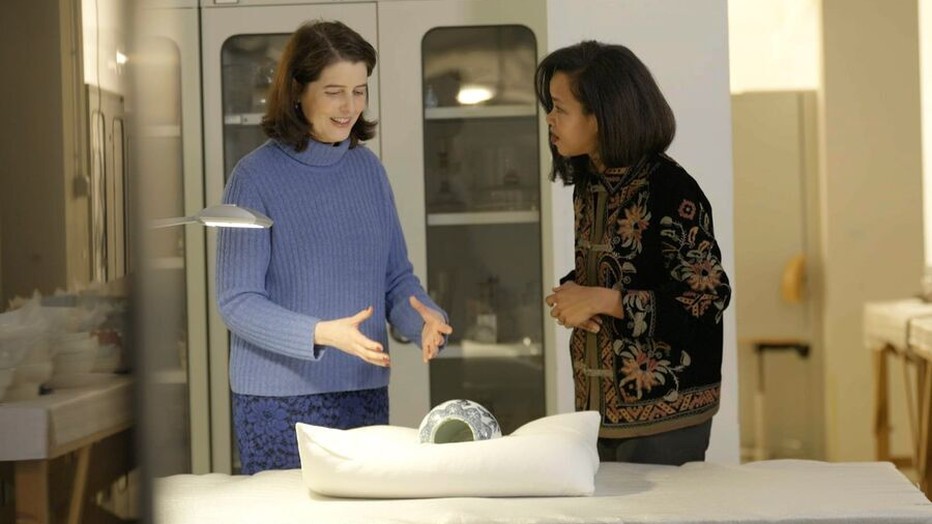 Suzanne Lambooy en Natasja Sadi in Geheimen van het Museum