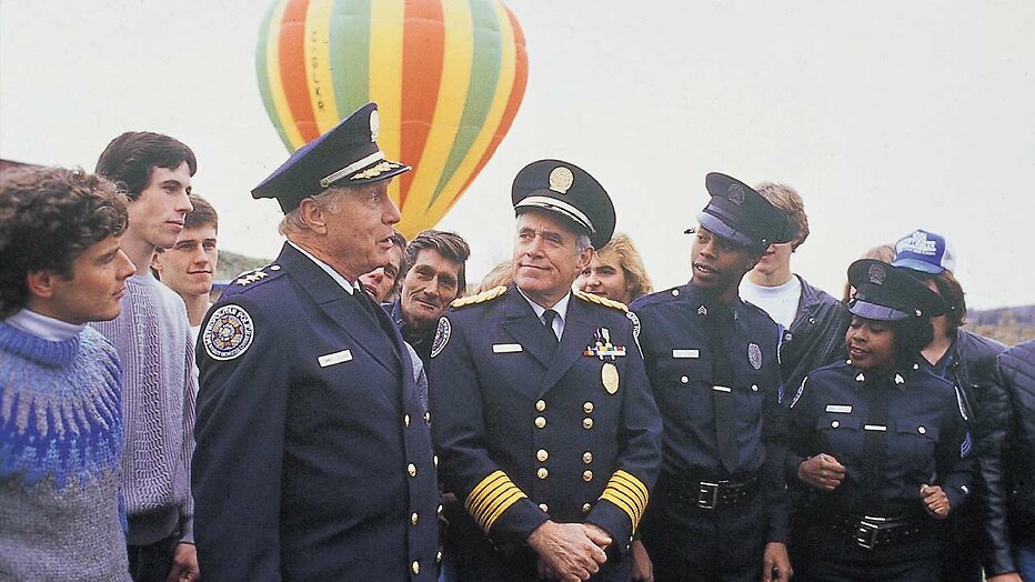 George Gaynes en Michael Winslow in Police Academy 4: Citizens on Patrol
