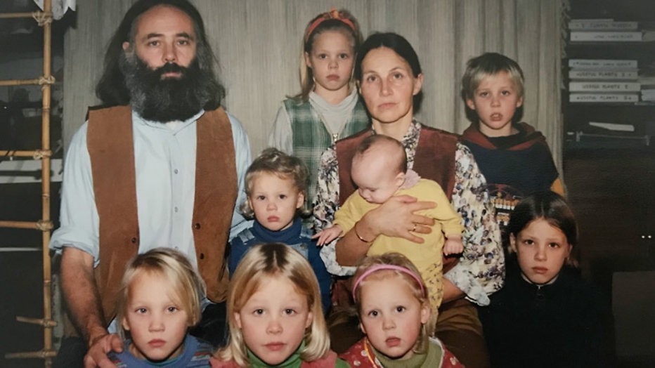 Kinderen 'spookgezin' pakken leven op