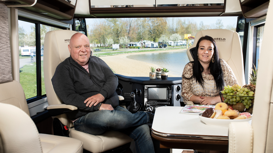 Peter Gillis en Nicol Kremers in Massa is Kassa.