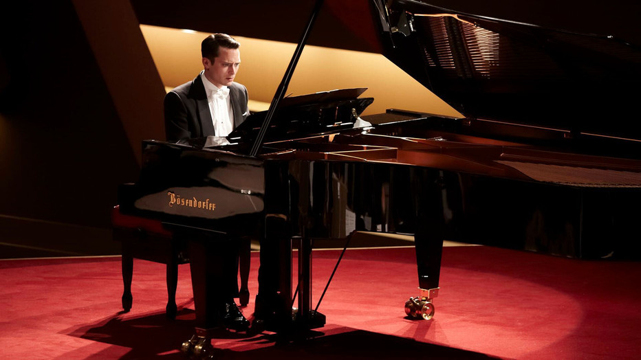 Elijah Wood in Grand Piano