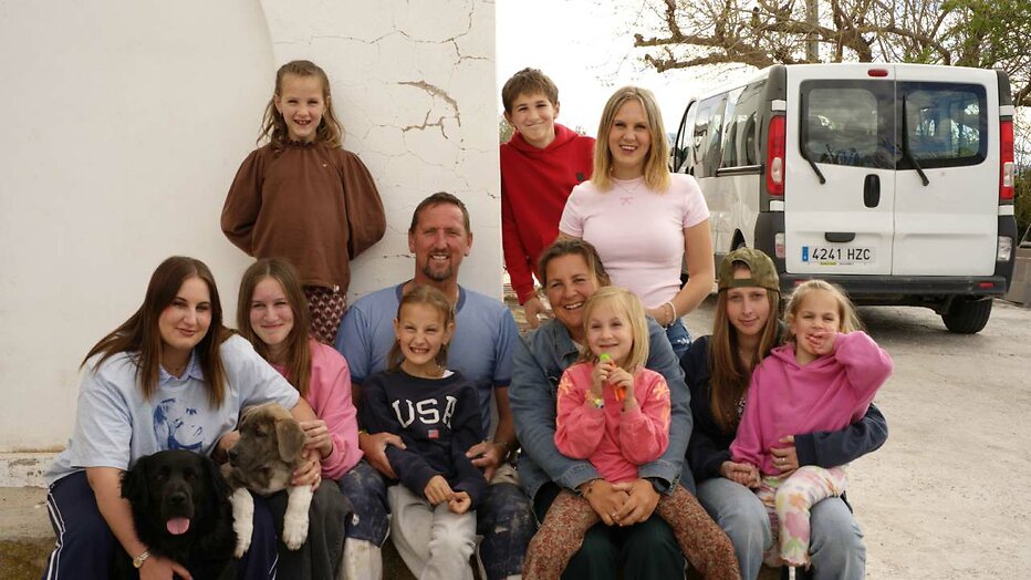 De familie Jelies voor Jelies & Gnodde: Grote Gezinnen Emigreren